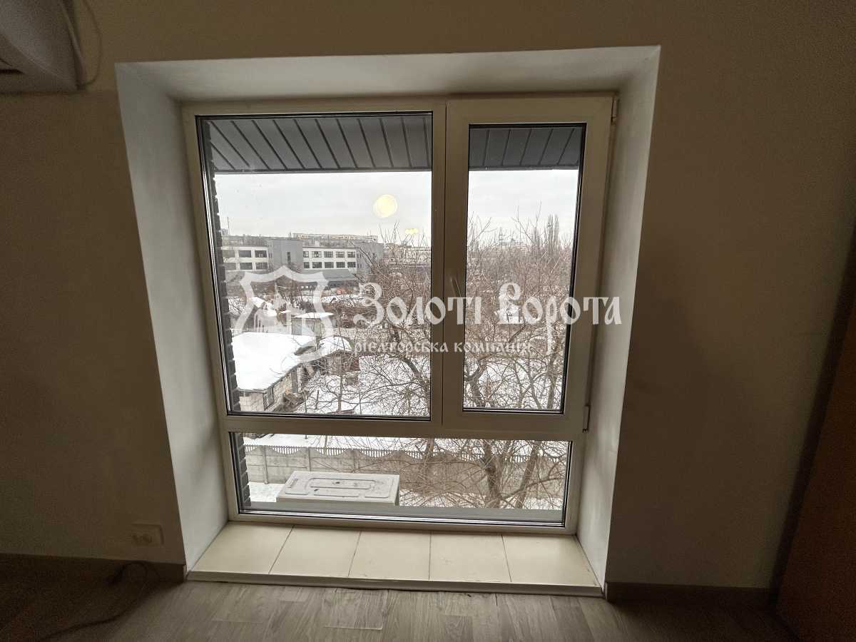 Продаж 1-кімнатної квартири 21.8 м², Залізнична вул., 32