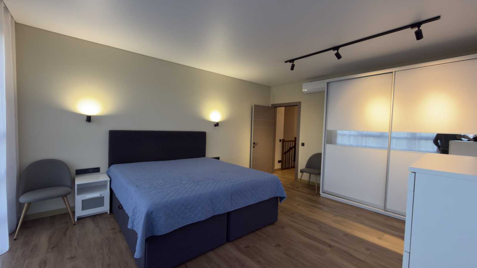 Продаж 5-кімнатної квартири 135 м², Миколи Гулака вул., 4