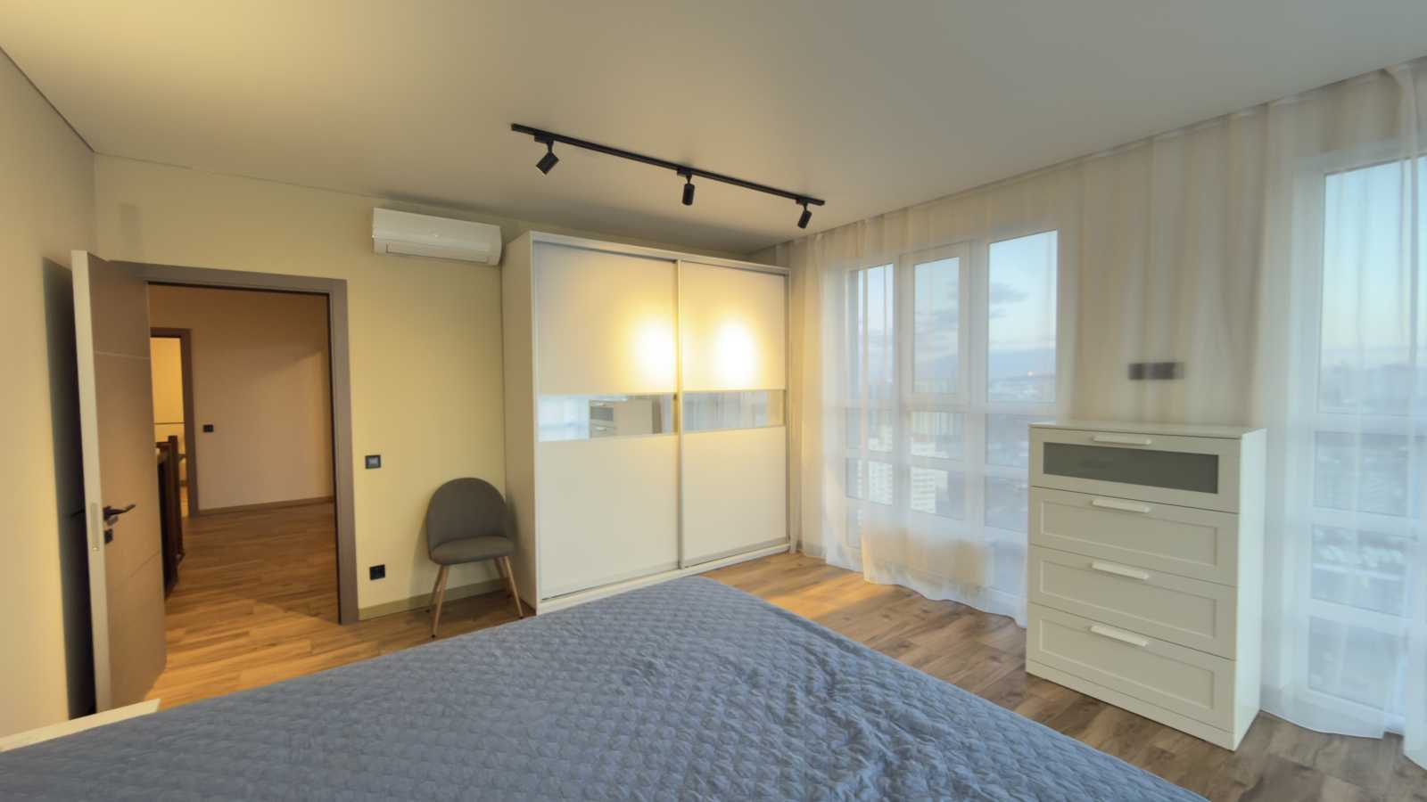 Продаж 5-кімнатної квартири 135 м², Миколи Гулака вул., 4