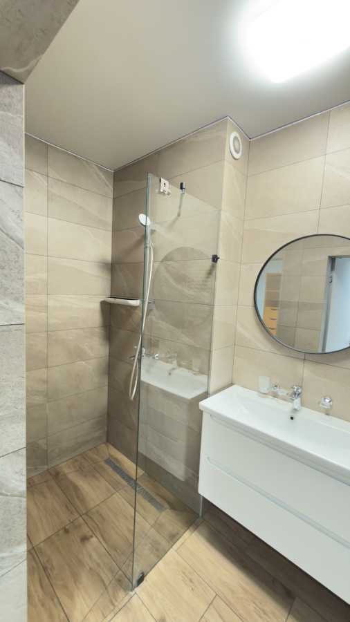 Продаж 5-кімнатної квартири 135 м², Миколи Гулака вул., 4