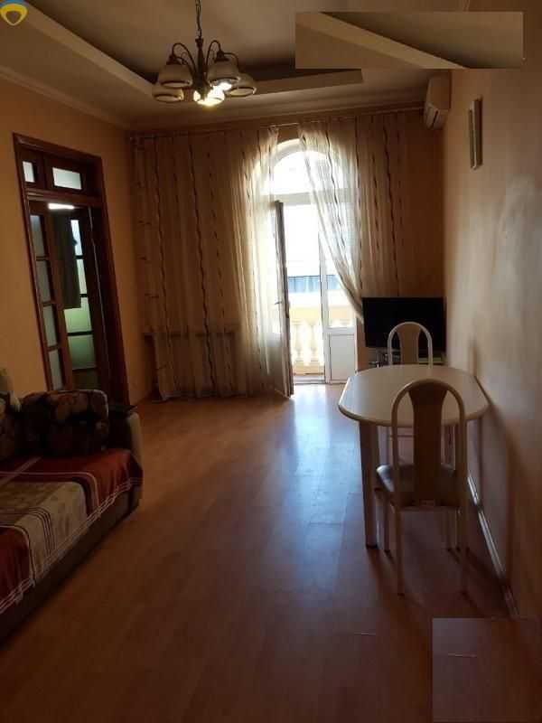 Продаж 2-кімнатної квартири 75 м², Греческая вул.