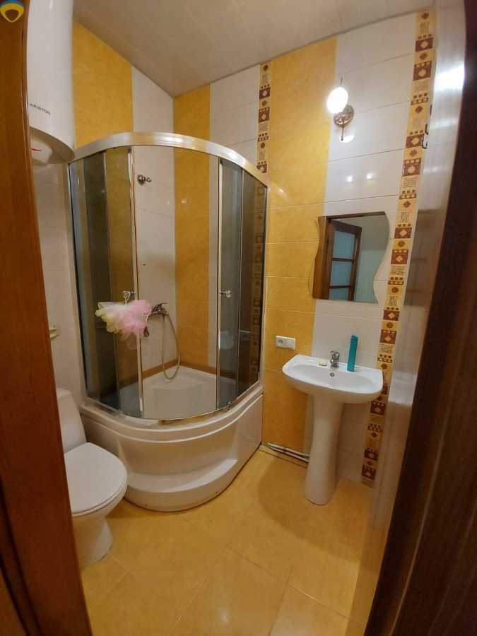 Продаж 2-кімнатної квартири 75 м², Греческая вул.