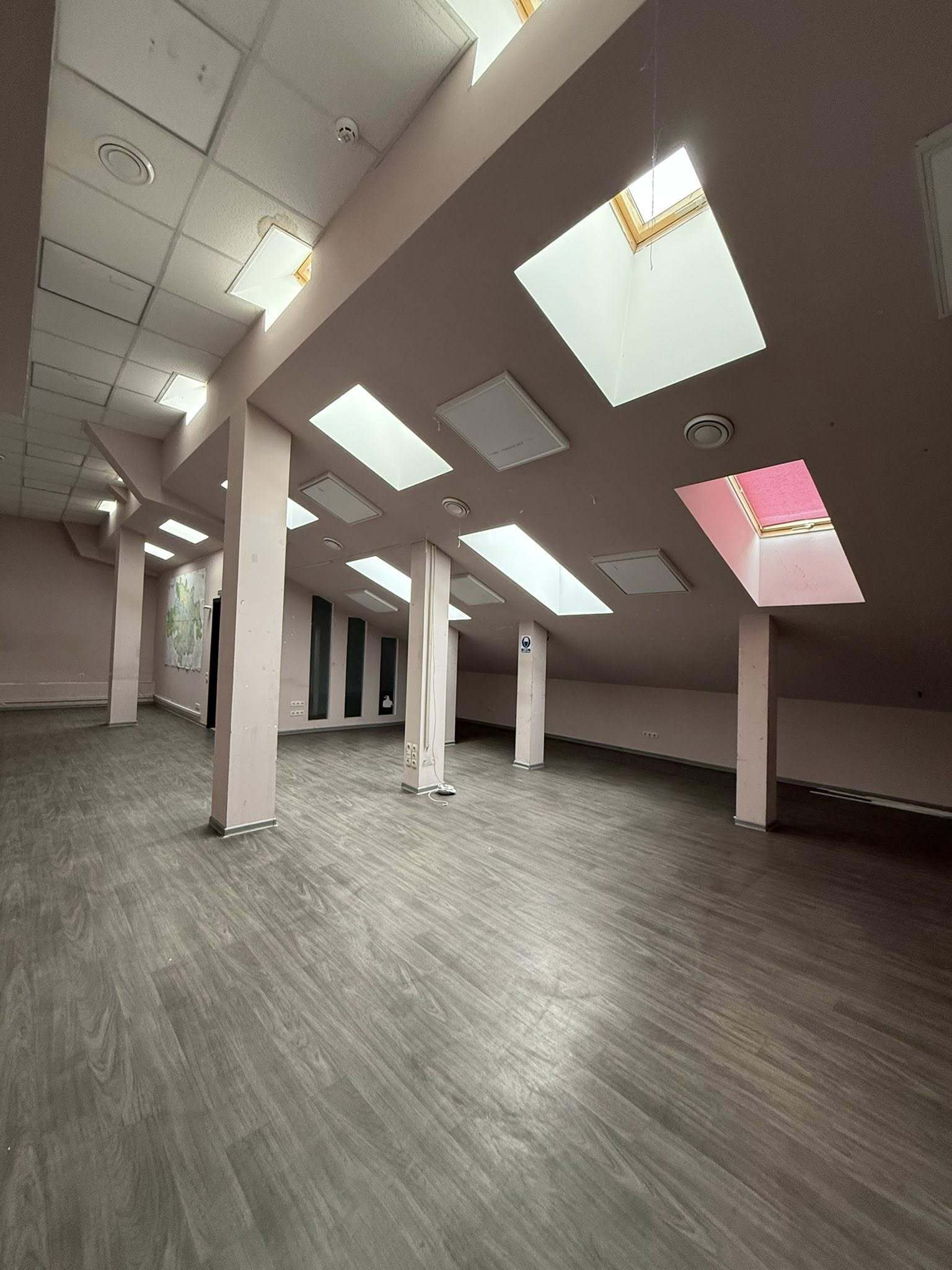 Аренда помещения свободного назначения 100 м², Андрея Фабра ул., 2