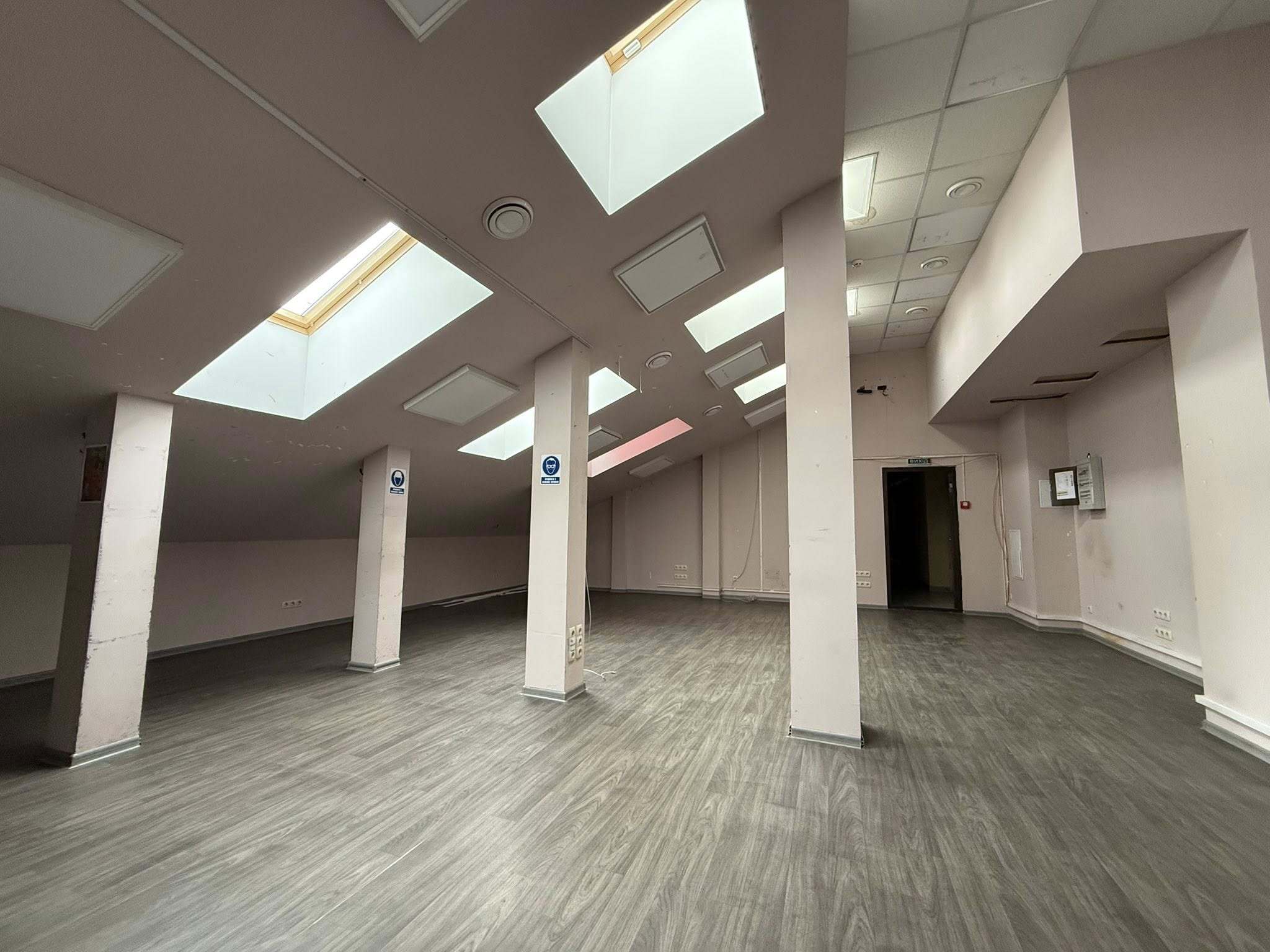 Аренда помещения свободного назначения 100 м², Андрея Фабра ул., 2