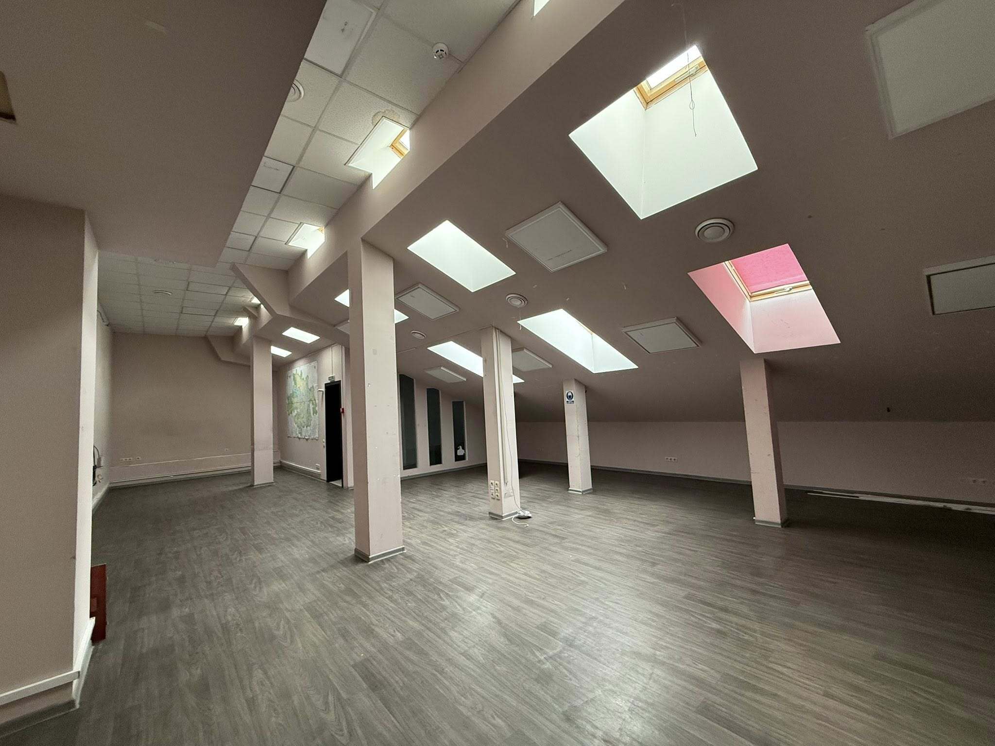 Аренда помещения свободного назначения 100 м², Андрея Фабра ул., 2