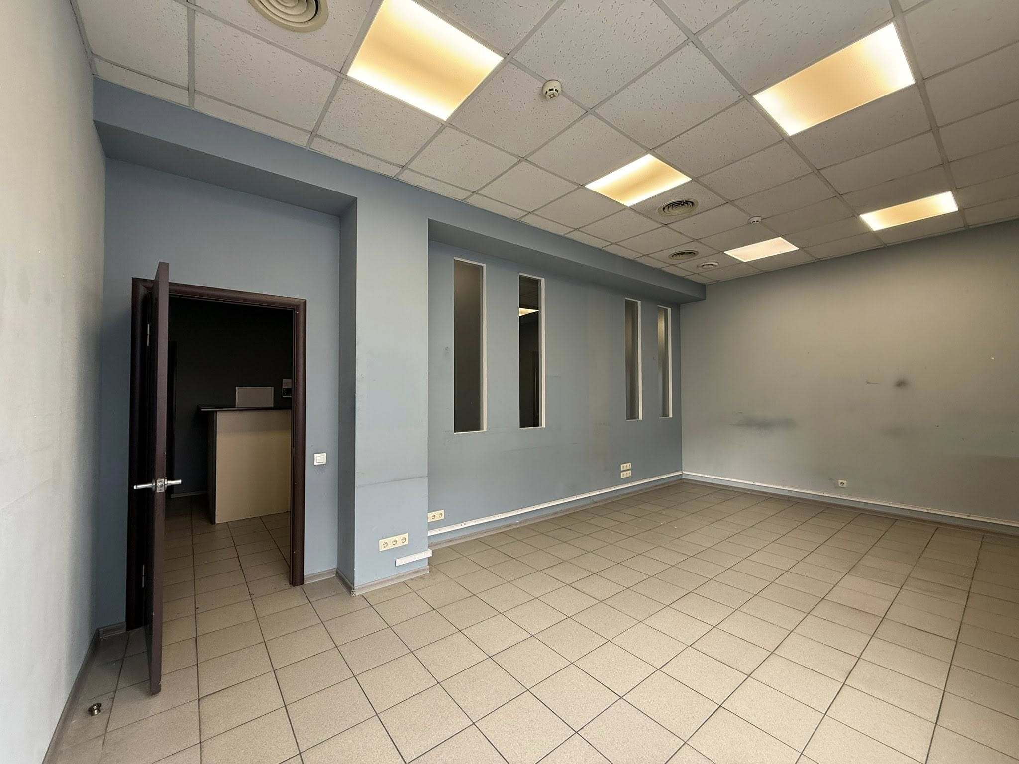 Аренда помещения свободного назначения 520 м², Андрея Фабра ул., 2