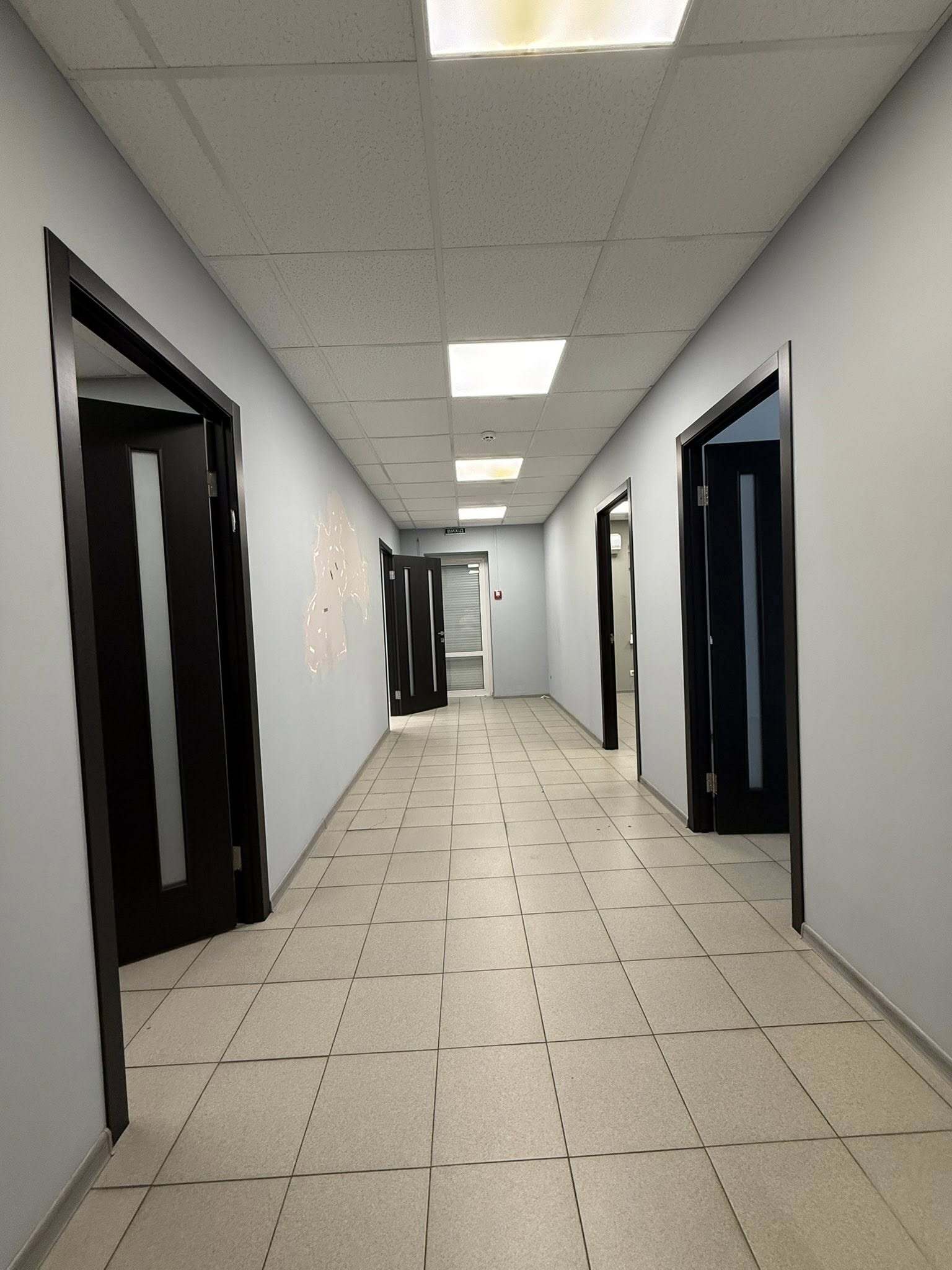 Аренда помещения свободного назначения 520 м², Андрея Фабра ул., 2