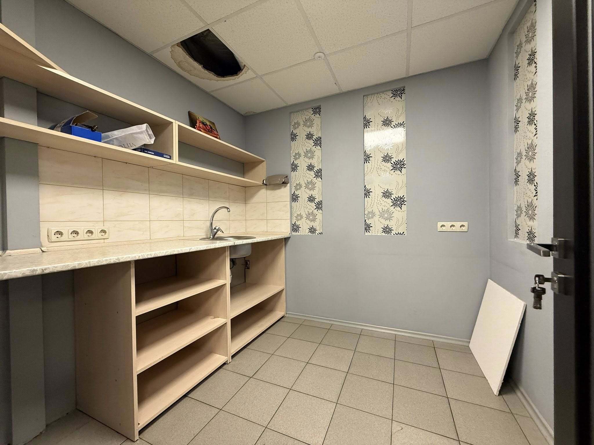 Аренда помещения свободного назначения 520 м², Андрея Фабра ул., 2