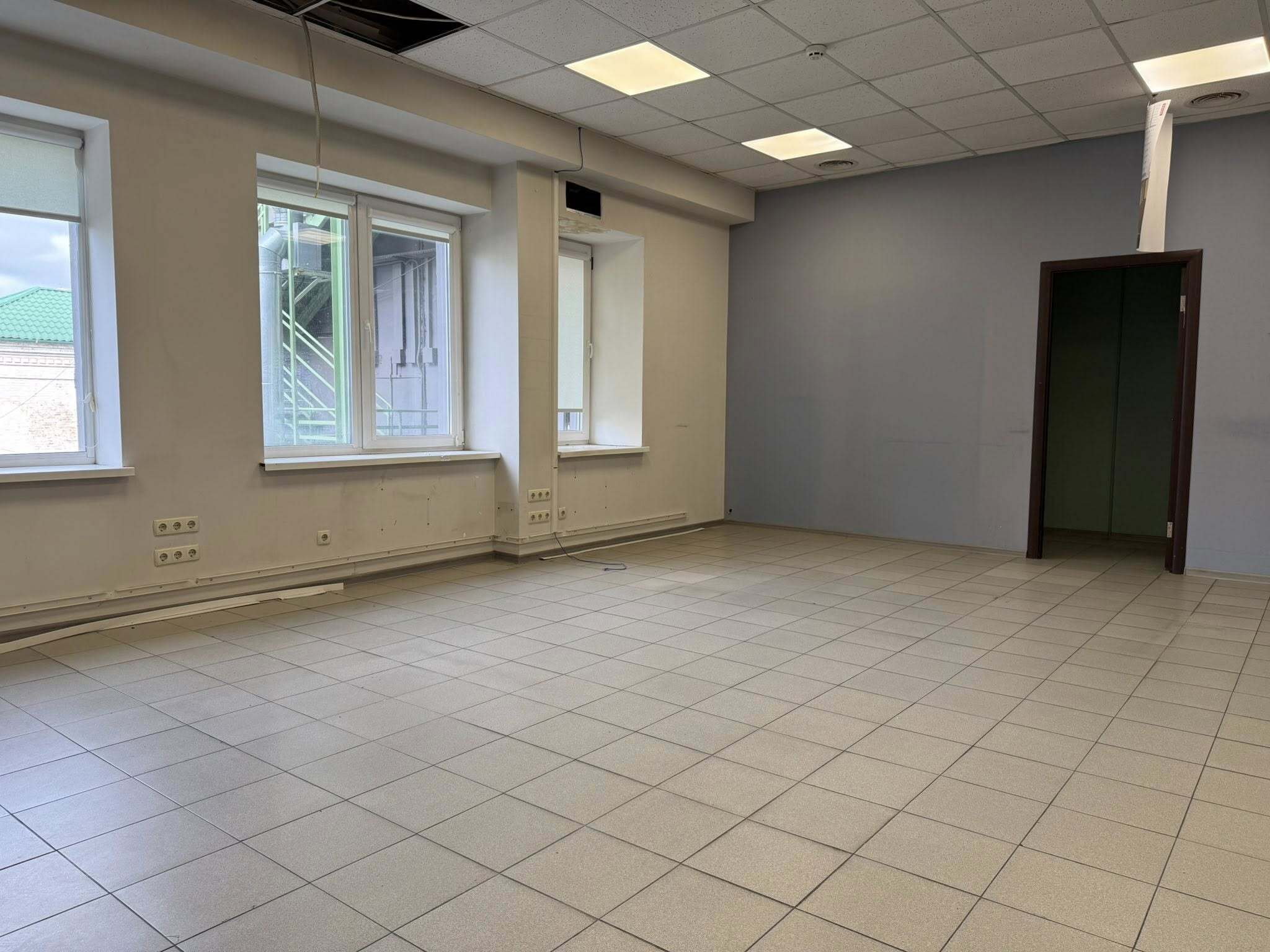 Аренда помещения свободного назначения 520 м², Андрея Фабра ул., 2