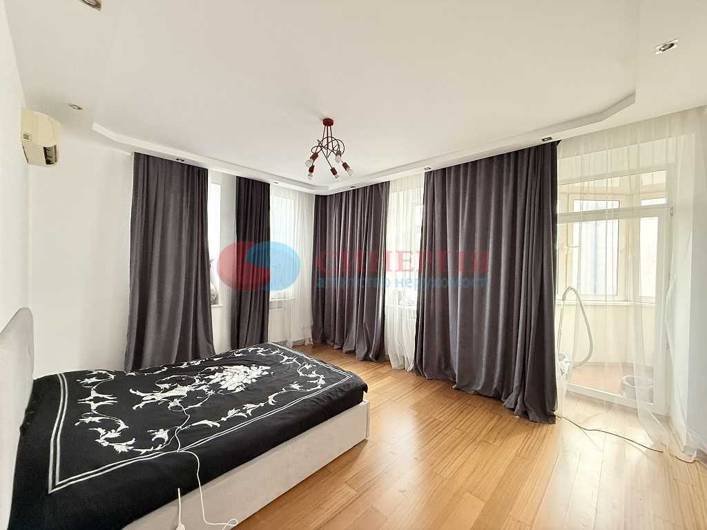 Продаж 3-кімнатної квартири 128 м², Почайнинська вул., 70