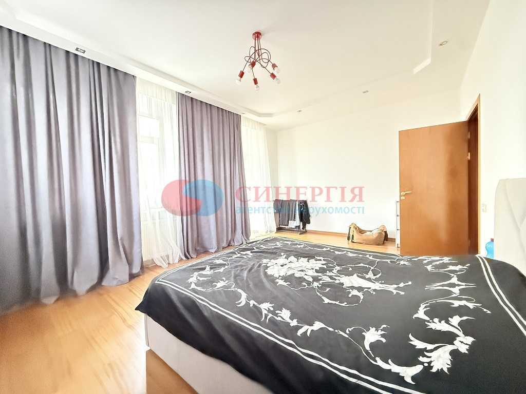 Продаж 3-кімнатної квартири 128 м², Почайнинська вул., 70