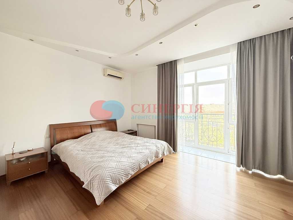 Продаж 3-кімнатної квартири 128 м², Почайнинська вул., 70