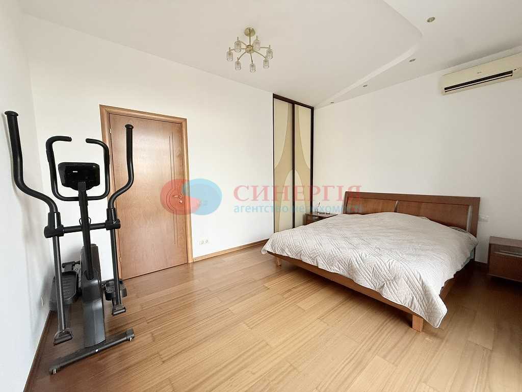 Продаж 3-кімнатної квартири 128 м², Почайнинська вул., 70