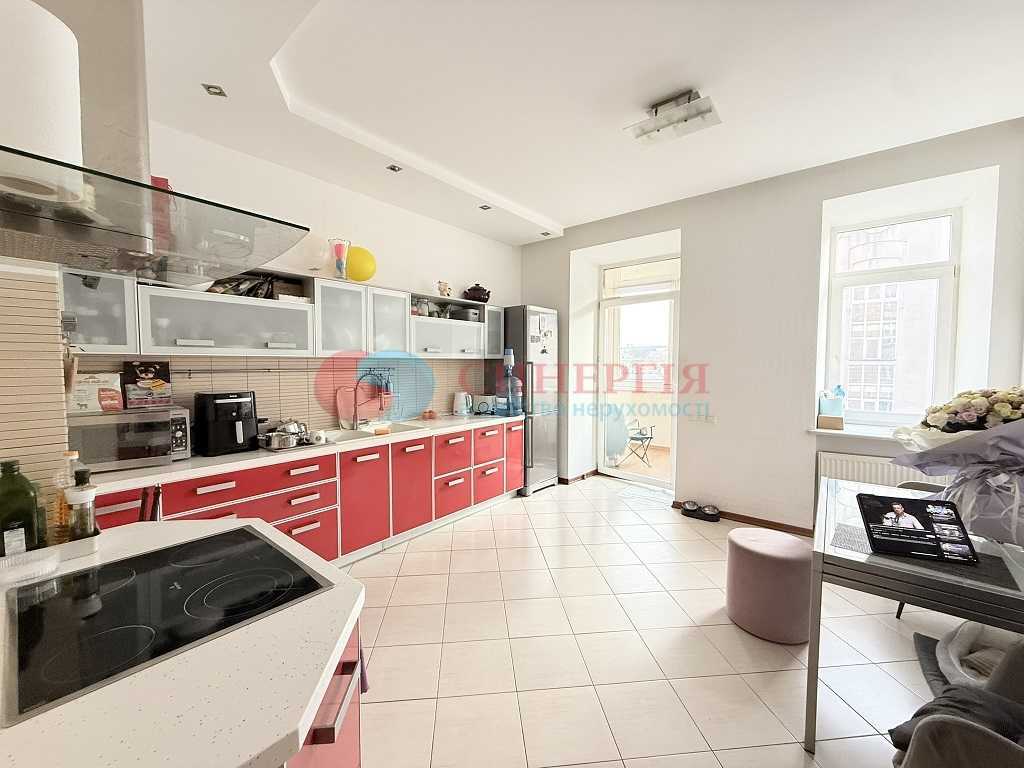 Продаж 3-кімнатної квартири 128 м², Почайнинська вул., 70