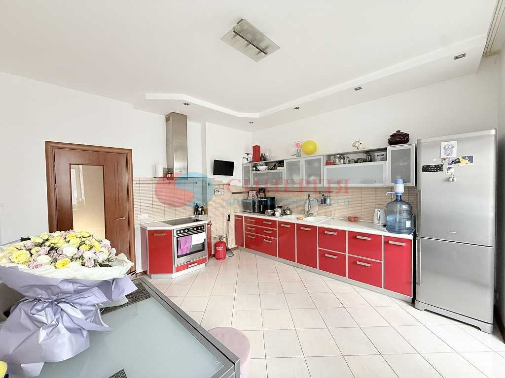 Продаж 3-кімнатної квартири 128 м², Почайнинська вул., 70