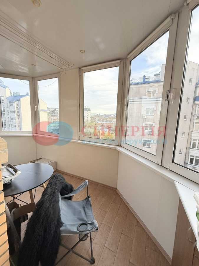 Продаж 3-кімнатної квартири 128 м², Почайнинська вул., 70