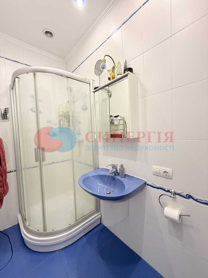 Продаж 3-кімнатної квартири 128 м², Почайнинська вул., 70