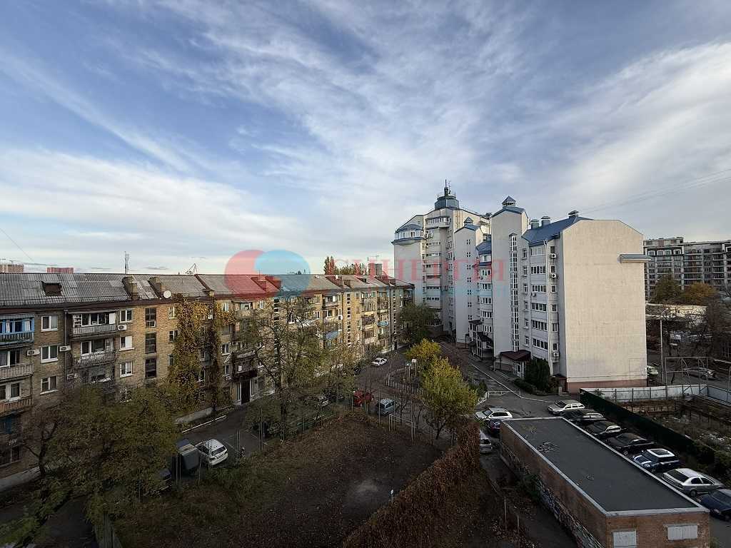 Продаж 3-кімнатної квартири 128 м², Почайнинська вул., 70