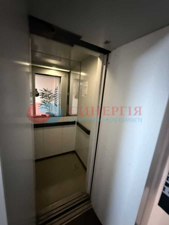 Продаж 3-кімнатної квартири 128 м², Почайнинська вул., 70