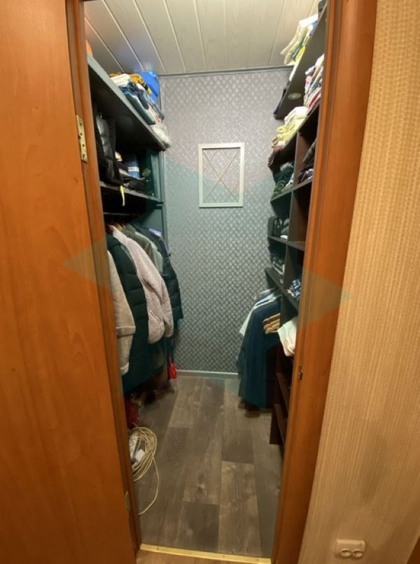 Продажа 3-комнатной квартиры 69 м², Семафорная ул.