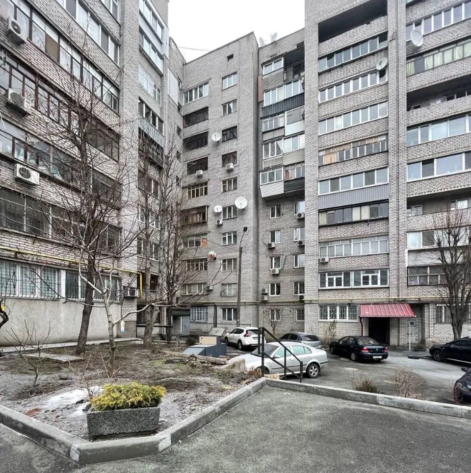 Продажа 3-комнатной квартиры 70 м², Кавалерийская ул., 9