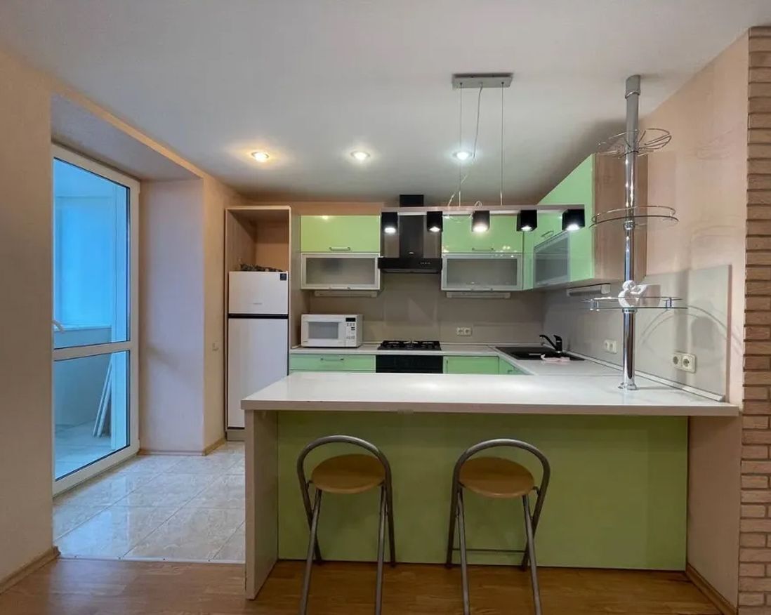 Продажа 3-комнатной квартиры 70 м², Кавалерийская ул., 9