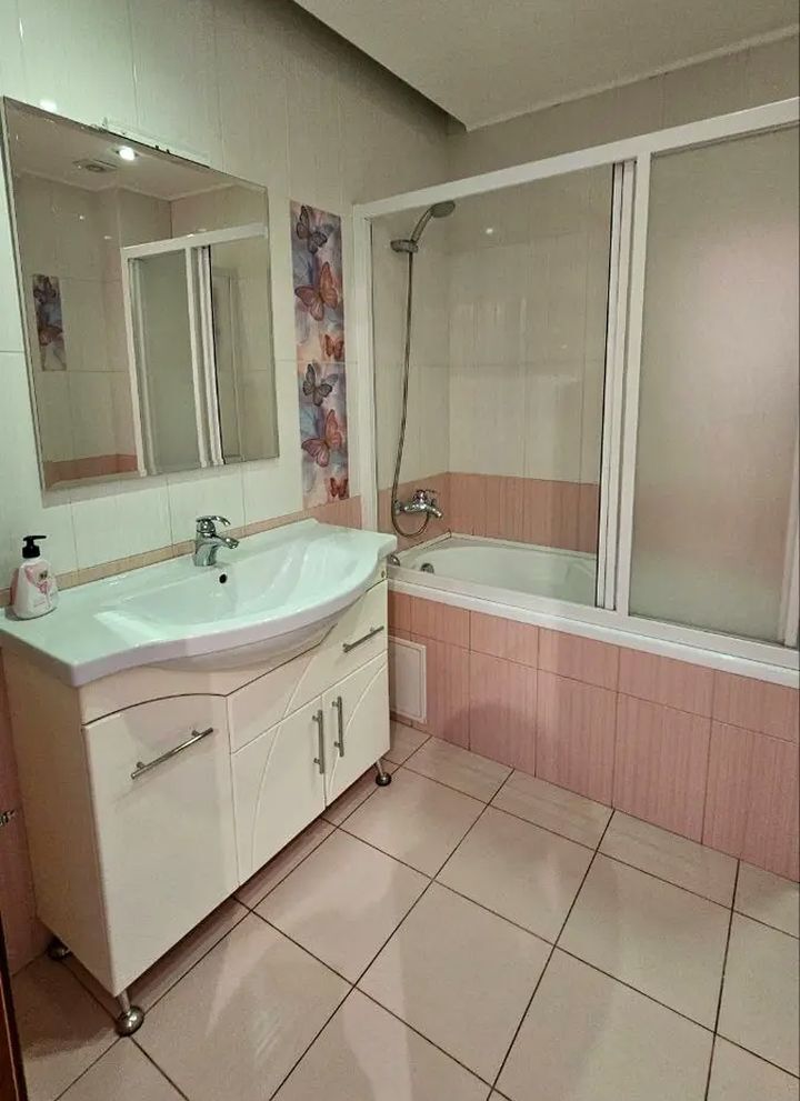 Продажа 3-комнатной квартиры 70 м², Кавалерийская ул., 9