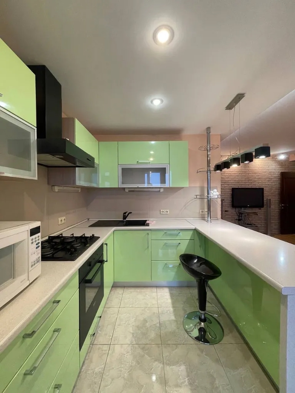 Продажа 3-комнатной квартиры 70 м², Кавалерийская ул., 9