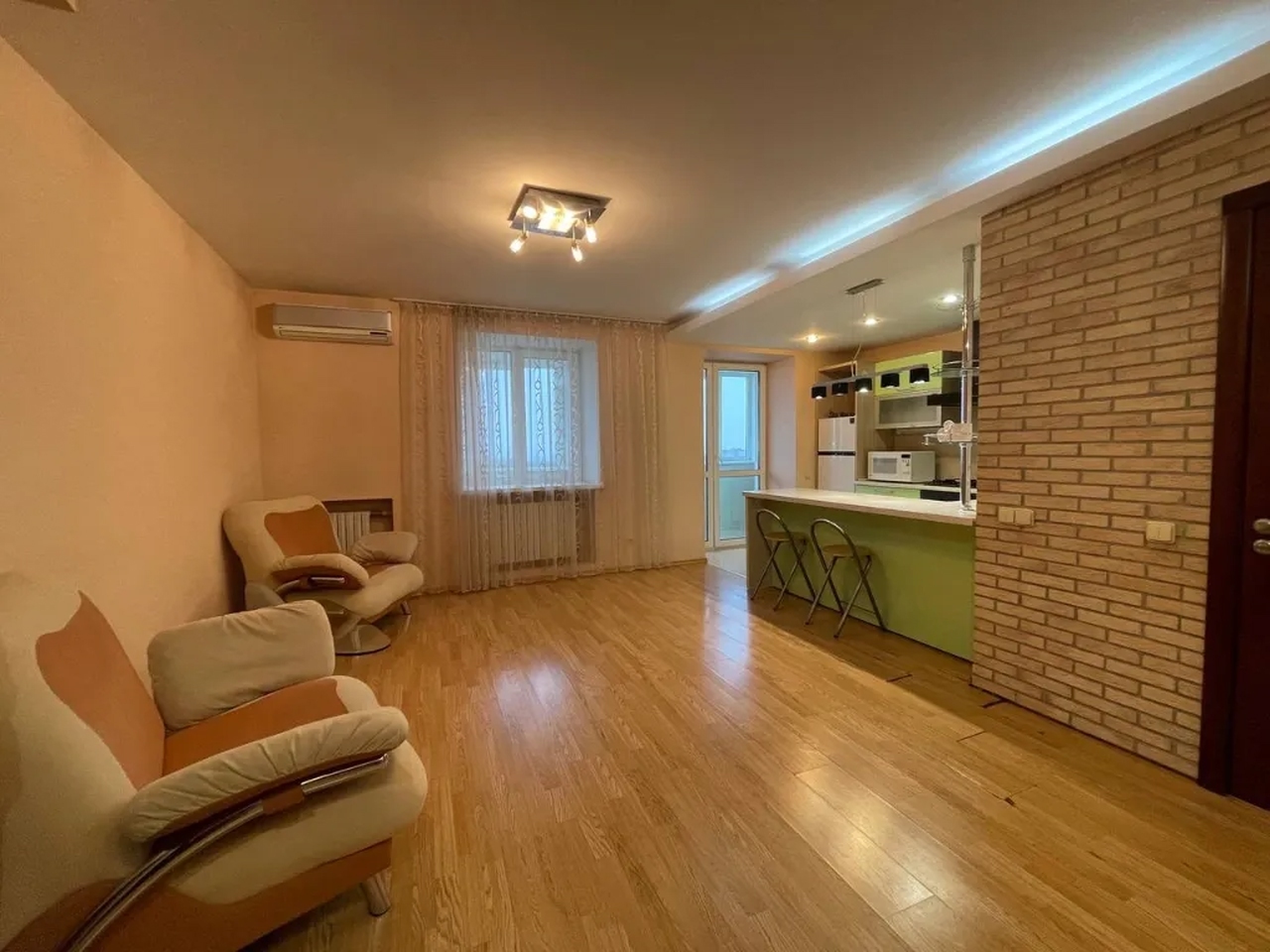 Продажа 3-комнатной квартиры 70 м², Кавалерийская ул., 9