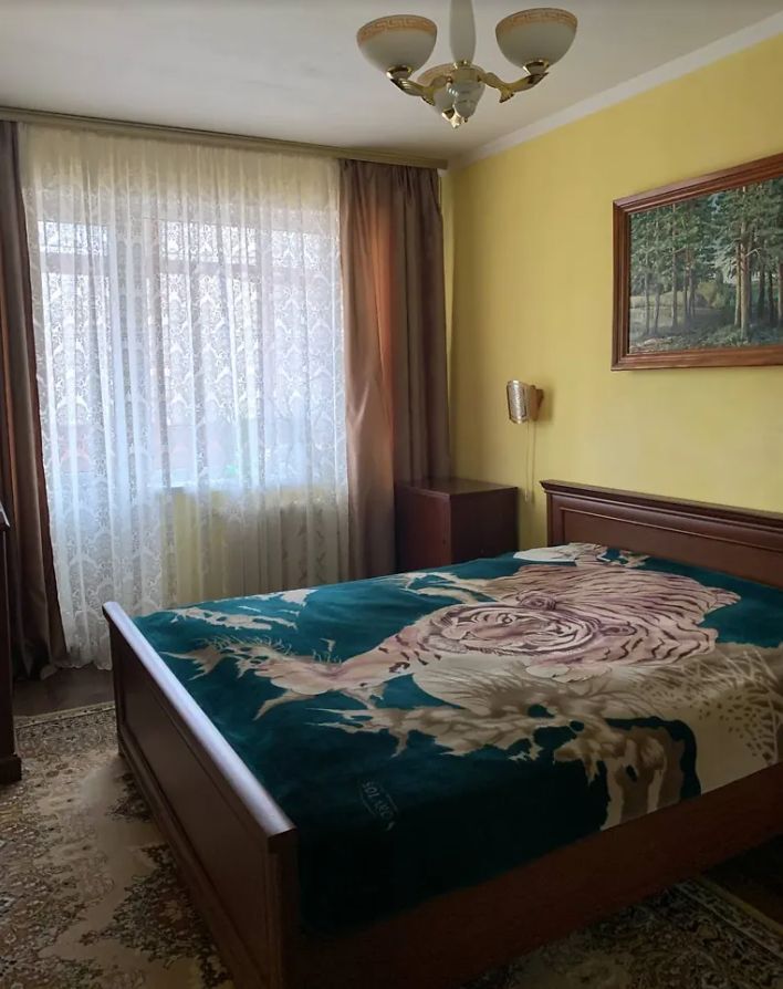 Продаж 3-кімнатної квартири 70 м², Калинова вул., 77