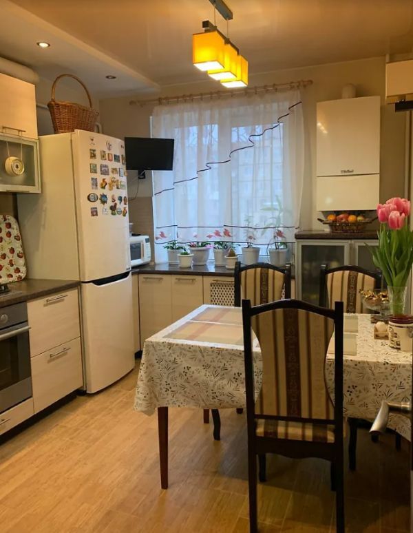 Продаж 3-кімнатної квартири 70 м², Калинова вул., 77