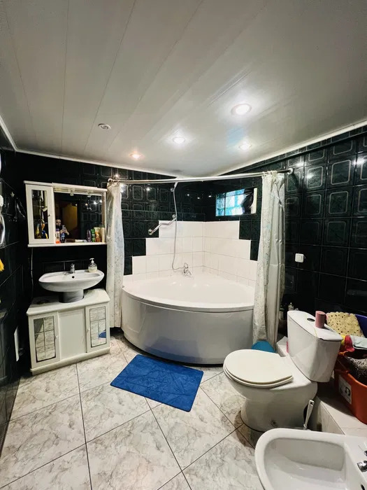 Оренда котеджу 200 м², Орхідейна вул.