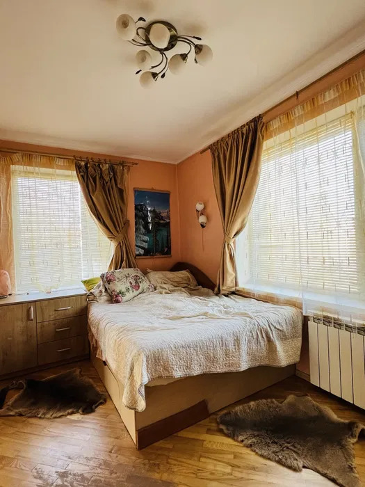 Оренда котеджу 200 м², Орхідейна вул.