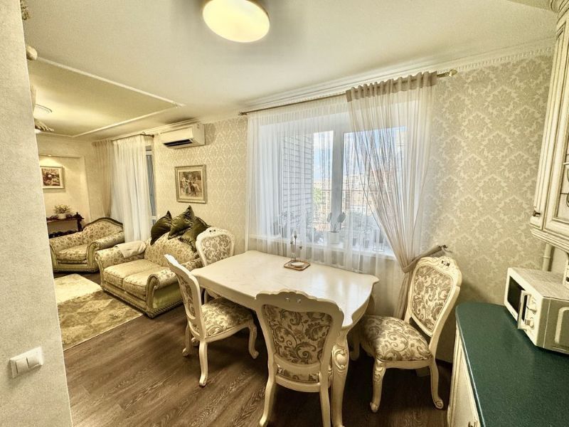 Продаж 1-кімнатної квартири 63 м², Володимира Антоновича вул., 26