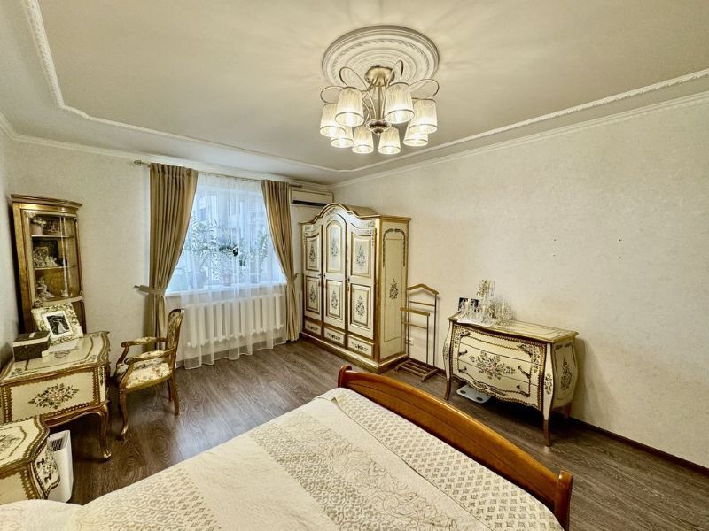 Продаж 1-кімнатної квартири 63 м², Володимира Антоновича вул., 26