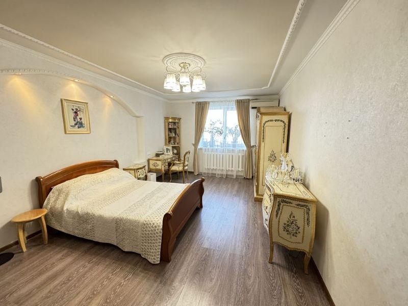 Продаж 1-кімнатної квартири 63 м², Володимира Антоновича вул., 26