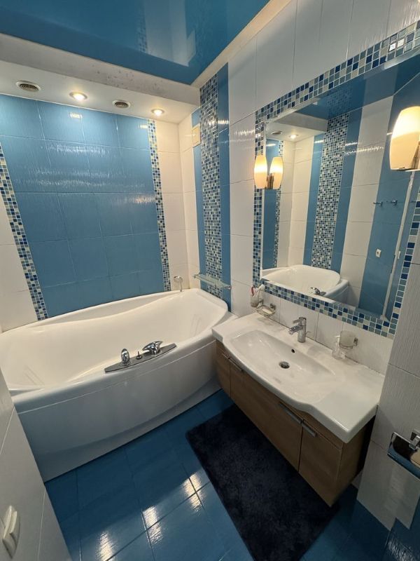 Продажа 2-комнатной квартиры 64 м², Воскресенская ул.