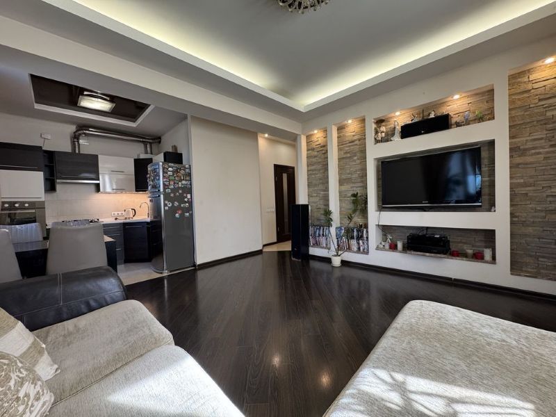 Продажа 2-комнатной квартиры 64 м², Воскресенская ул.