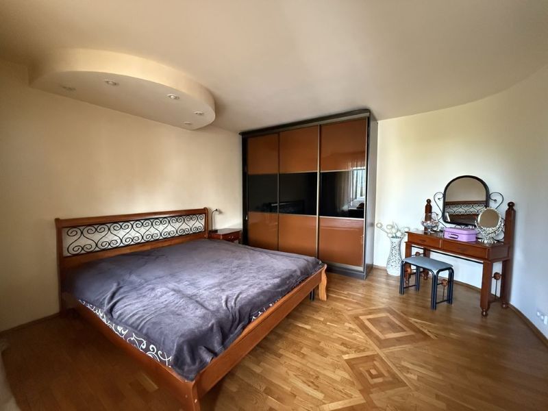 Продаж 3-кімнатної квартири 76 м², Гетьмана Петра Дорошенка вул.