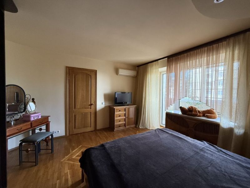 Продаж 3-кімнатної квартири 76 м², Гетьмана Петра Дорошенка вул.