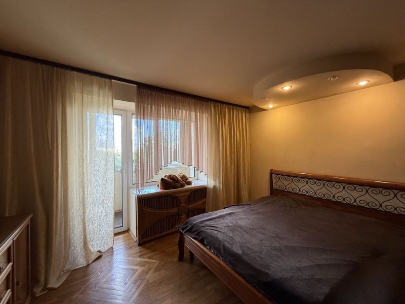 Продаж 3-кімнатної квартири 76 м², Гетьмана Петра Дорошенка вул.