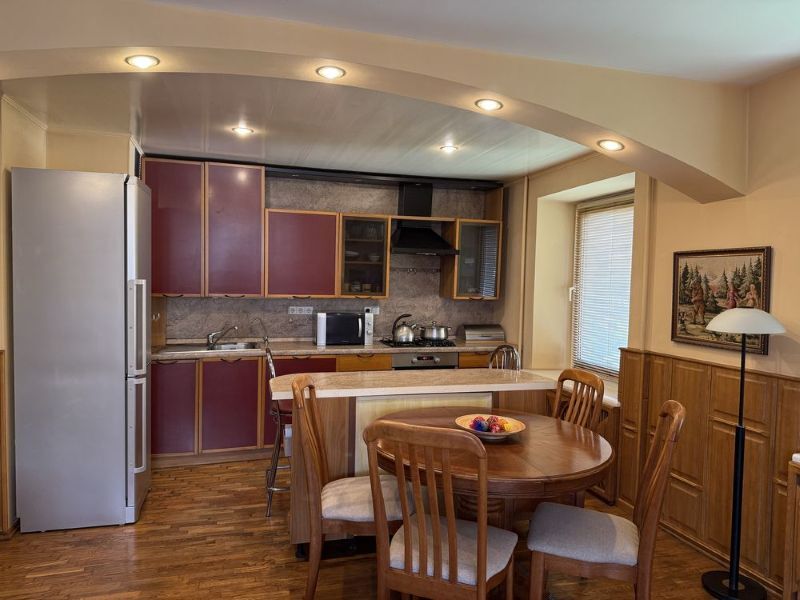 Продаж 3-кімнатної квартири 76 м², Гетьмана Петра Дорошенка вул.