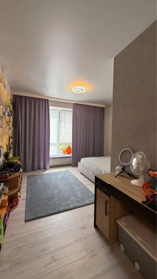 Продаж 3-кімнатної квартири 95 м², Набережна Перемоги вул., 44