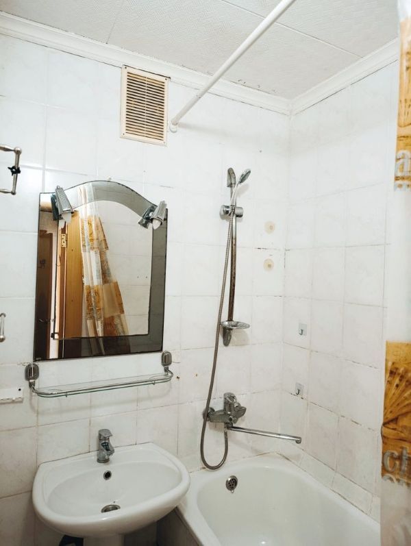 Продаж 2-кімнатної квартири 56 м², Богдана Хмельницького просп., 26