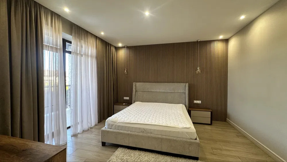 Оренда будинку 215 м², Орхідейна вул.