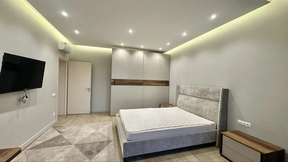 Оренда будинку 215 м², Орхідейна вул.