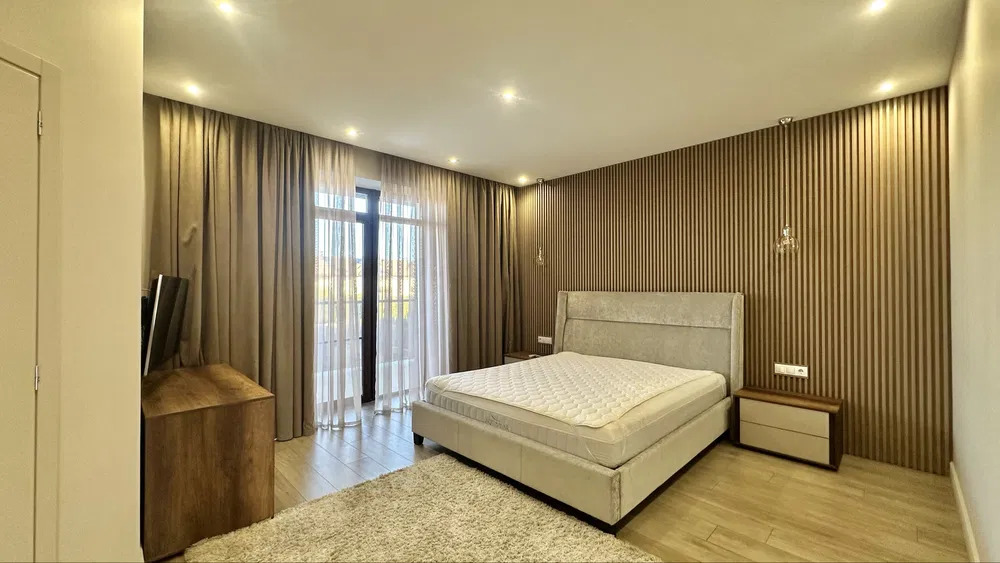 Оренда будинку 215 м², Орхідейна вул.