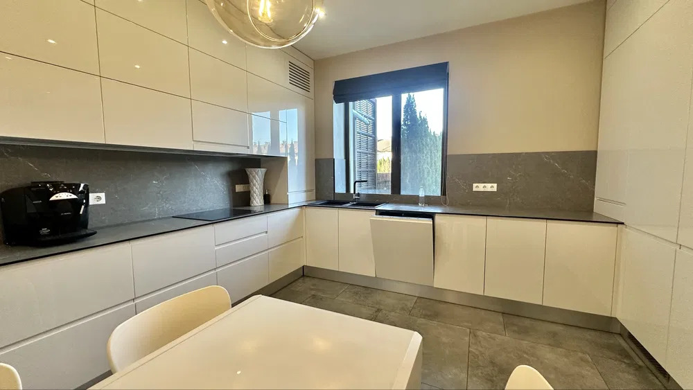 Оренда будинку 215 м², Орхідейна вул.