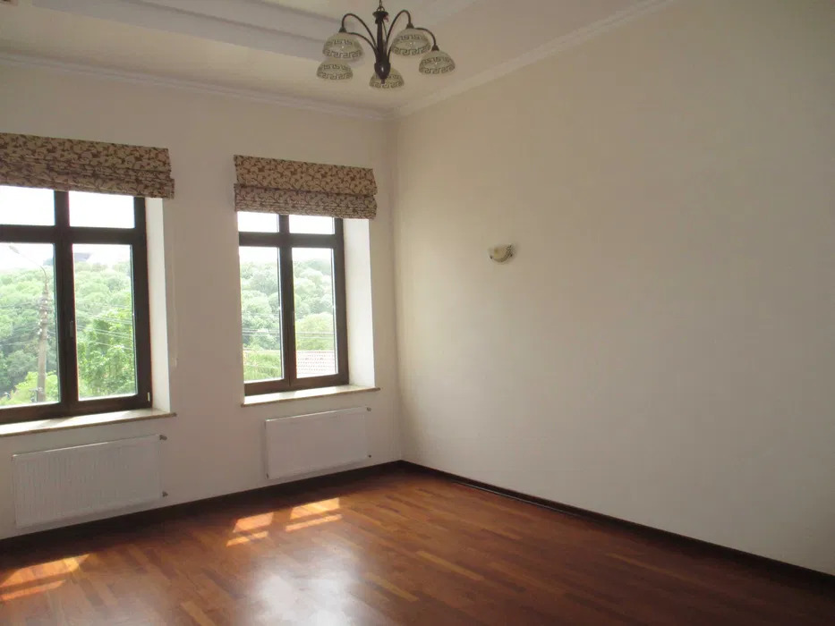 Оренда будинку 957 м², Редутна вул.