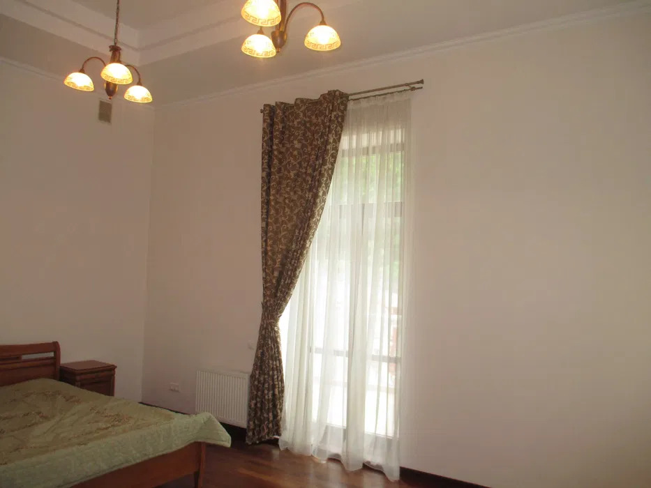 Оренда будинку 957 м², Редутна вул.